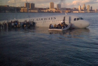 there_s-a-plane-in-the-hudson-i_m-on-the-ferry-going-to-pick-on-twitpic