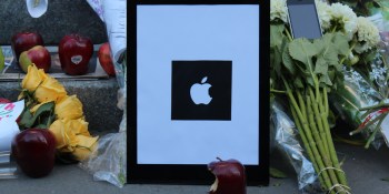 Fans still holding vigil for Steve Jobs outside Apple Store (photo gallery)