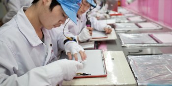 Apple customers protest factory worker abuse, will present petition tomorrow