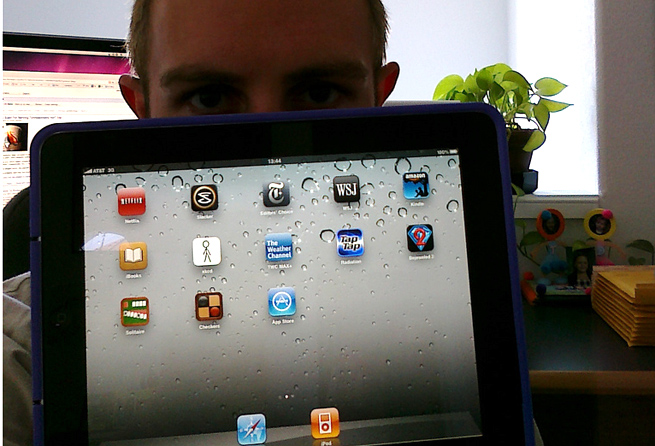 flickr-ipad-staring-guy-655