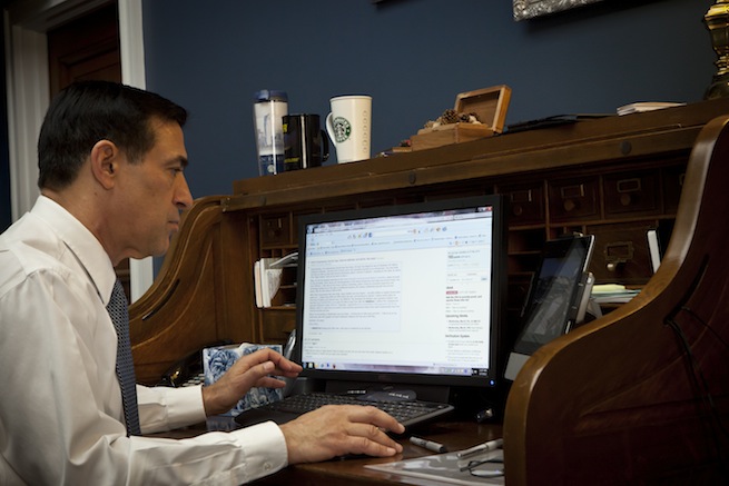 Rep. Darrell Issa Browsing Reddit