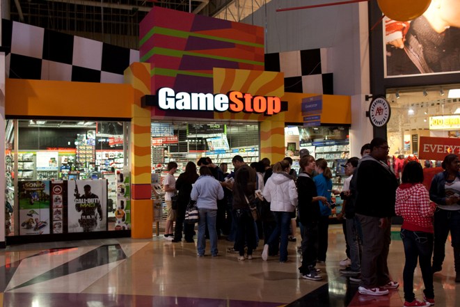 GameStop_Store_holiday_line