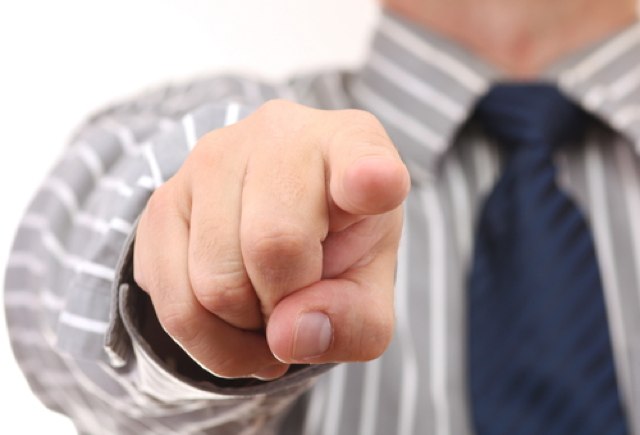 yahoo points finger at facebook