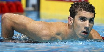 Michael Phelps plays more than 30 hours of Call of Duty per week