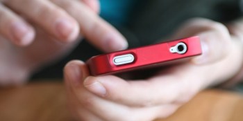 Smartphone wars: Google and Samsung largest, Apple growing faster