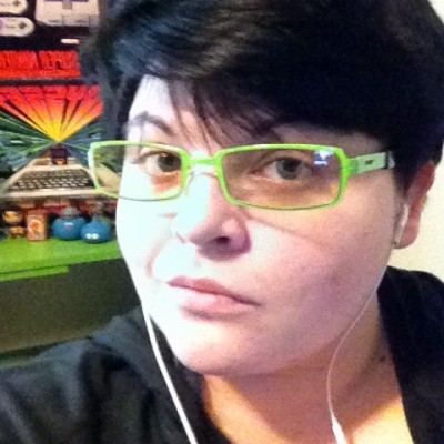 Jasmine Rea green glasses