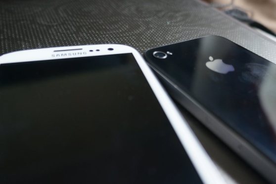 A Samsung device next to an Apple device. Fighting to the death!
