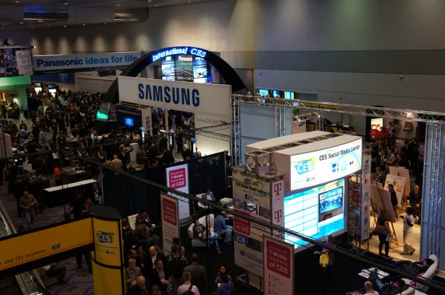 ces 2012 crowd