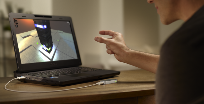 05-LeapMotion-Laptop
