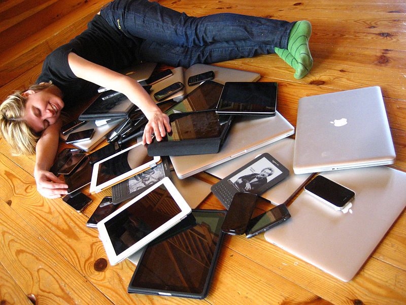 800px-Cuddling_with_multiple_devices