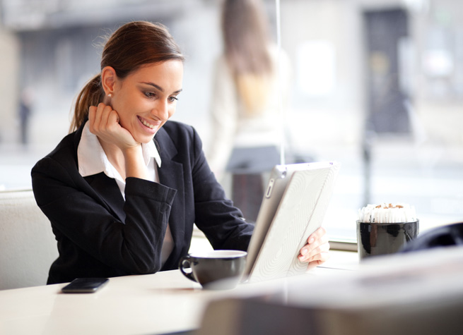 ss-business-woman-tablet-happy