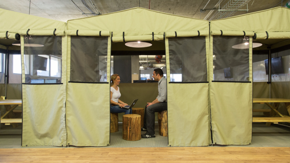 hootsuite-meeting-tent