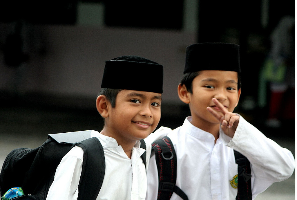 malaysian school kids