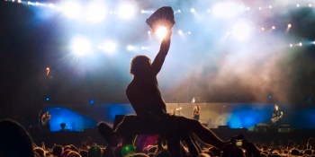 Mass marketing vs personalization (infographic)