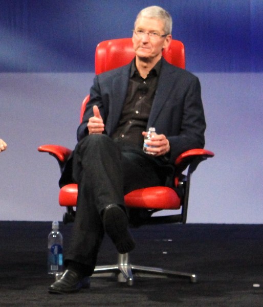 Tim Cook gives the thumbs up at D11