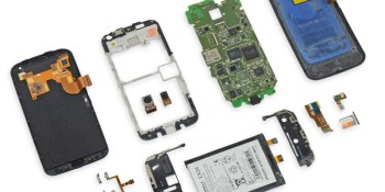 Moto X teardown finds it easy to repair (but no big surprises)