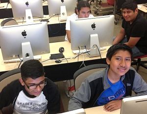 Kids learning to code at URBAN Txt
