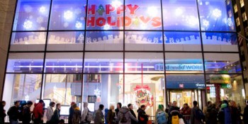 Nintendo can bring out midnight fans, too (our photo gallery proves it)