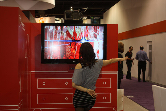 A CES 2012 attendee tries out PrimeSense tech