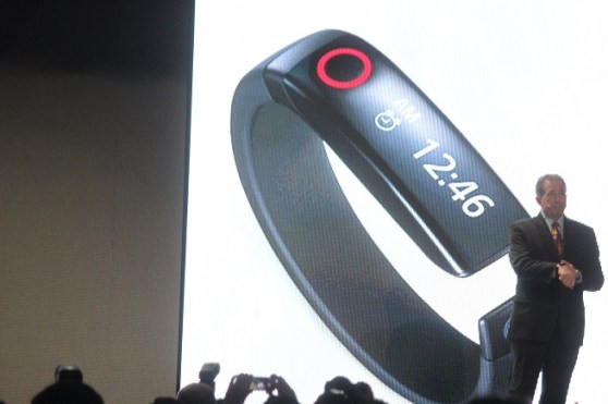 LG's Scott Alessi shows off the Lifeband at CES 2014