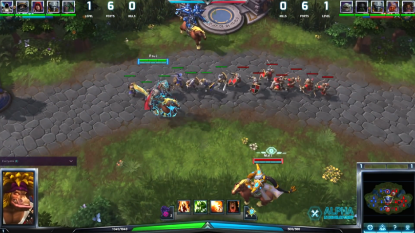 Fighting creeps in Heroes of the Storm.