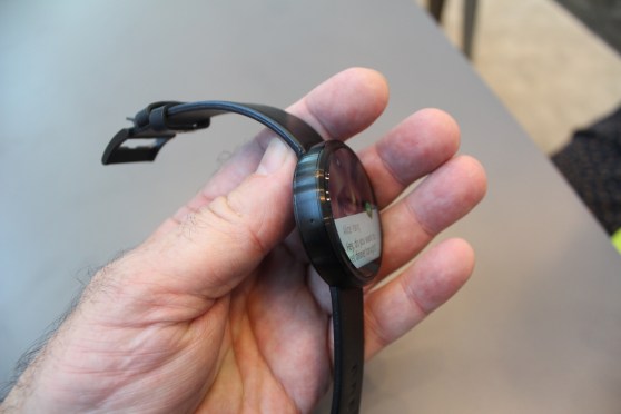 Moto 360 left side