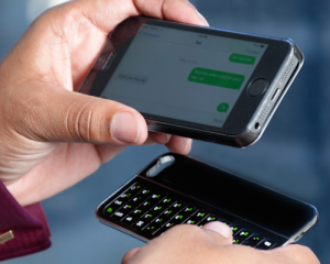The Magneti bluetooth iPhone keyboard