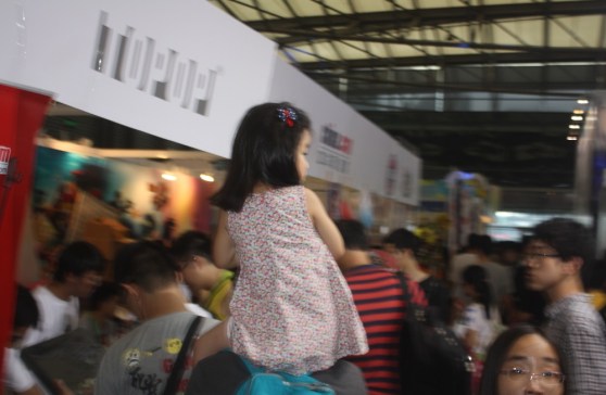 A girl on father's shoulders at ChinaJoy.