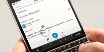 BlackBerry Passport preorders reach 200K, company sees smaller than expected earnings loss