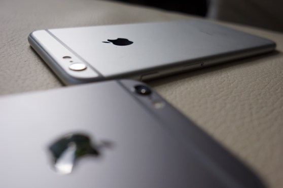 Apple's iPhone 6 and 6 Plus camera lenses
