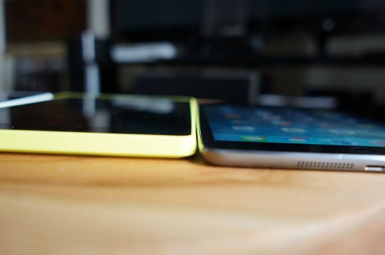 Amazon's new FIre HD tablet compared to the Retina iPad Mini (right)