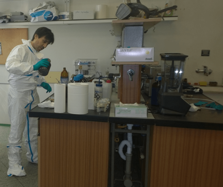 Inventor Mike Toutonghi in his lab