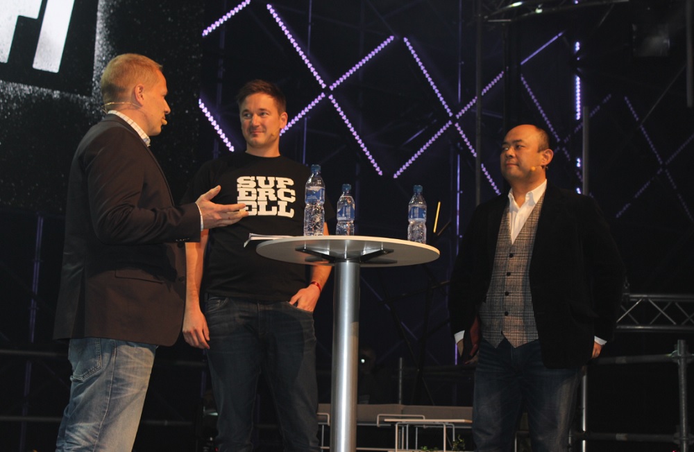 Ilkka Paananen (center) of Supercell and Taizo Son (right) of SoftBank