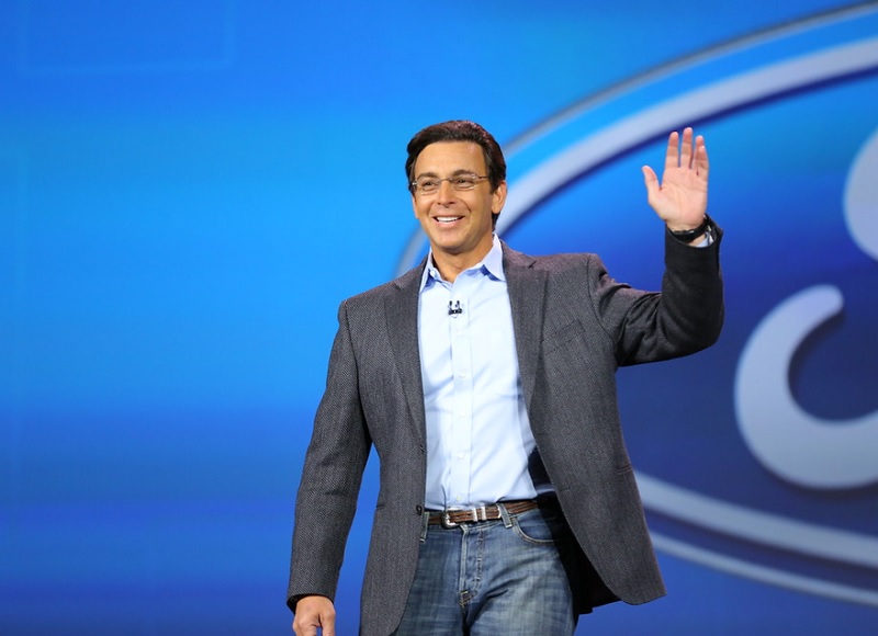Ford CEO Mark Fields at a keynote during CES 2015. He promised social driving services.