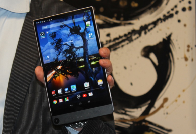 Dell Venue 8 7000 Series tablet at CES 2015.