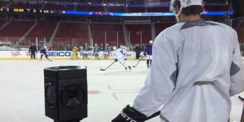 NHL streams a hockey game in 360-degree virtual reality