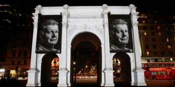 Hailo protests against driverless cars by projecting cabbies’ faces onto London landmarks