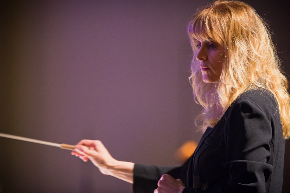 Amy Andersson conducts