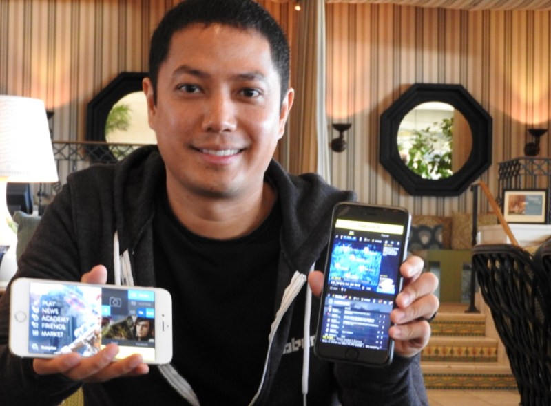 Mobcrush CEO Royce Disini shows off mobile-gameplay streaming. 