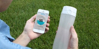 The Backed Pack: HidrateMe’s smart water bottle lights up when it’s time to drink