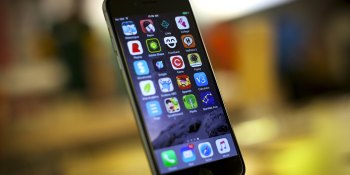 Growth funds are dumping Apple stock on anticipated iPhone sales decline