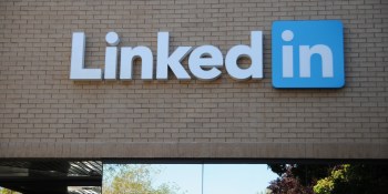 LinkedIn hits 380 million members and $71M profit, $712M in revenue in Q2