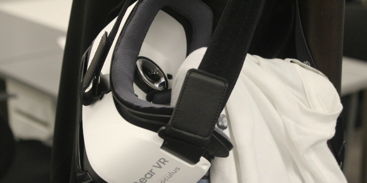 Samsung Gear VR coat rack