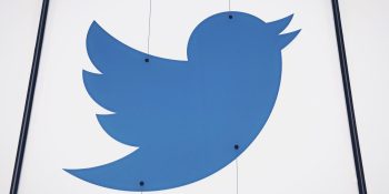 Twitter reports 320 million users in Q4 2015, flat for the first time and down when excluding SMS