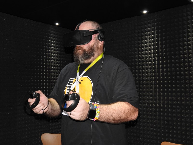 Stephen Kleckner of GamesBeat tries out Bullet Train on the Oculus Rift.