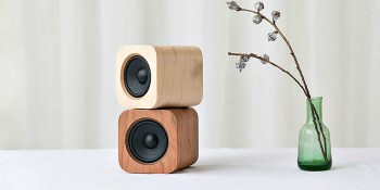 Sugr Cube is a wireless speaker from China designed as an homage to Steve Jobs and iOS