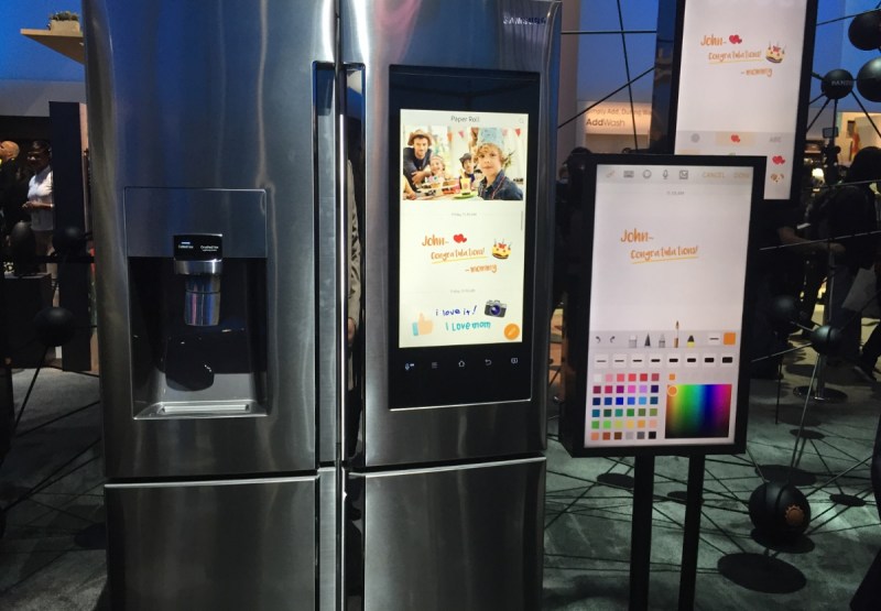 Samsung Family Smart refrigerator lets the whole family plan together.