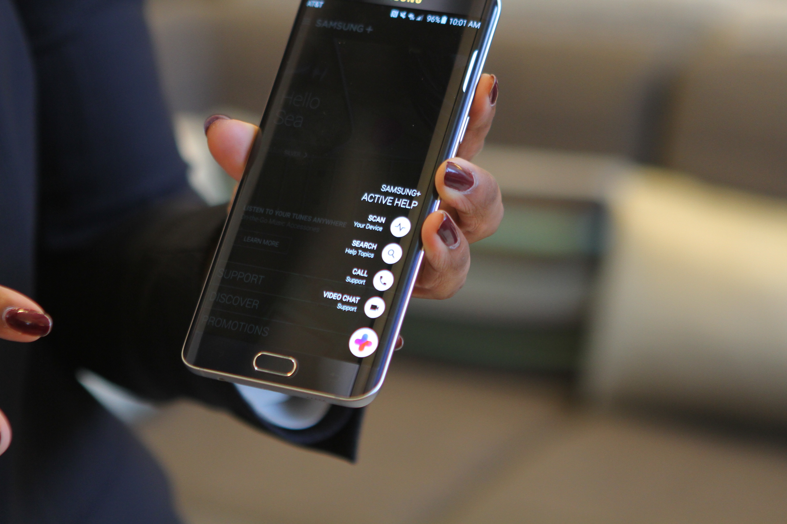Samsung's Galaxy S7 and S7 edge smartphones come with customer support features.