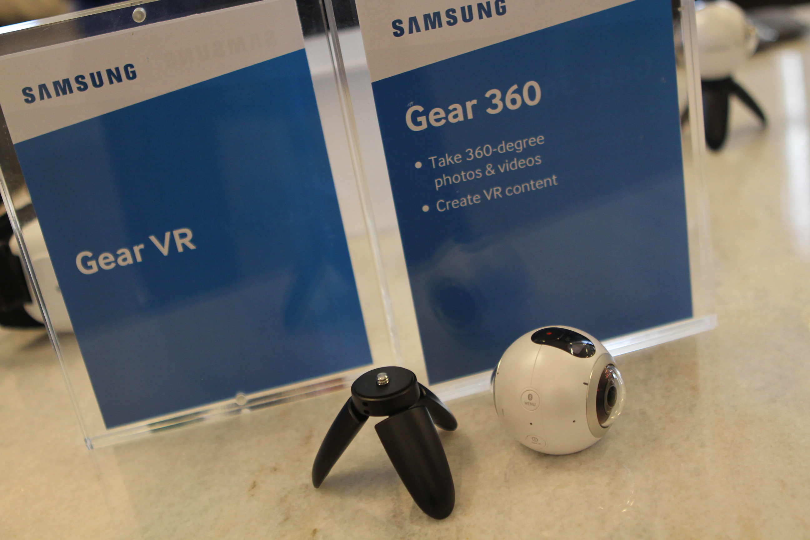Samsung Gear 360 camera and signage