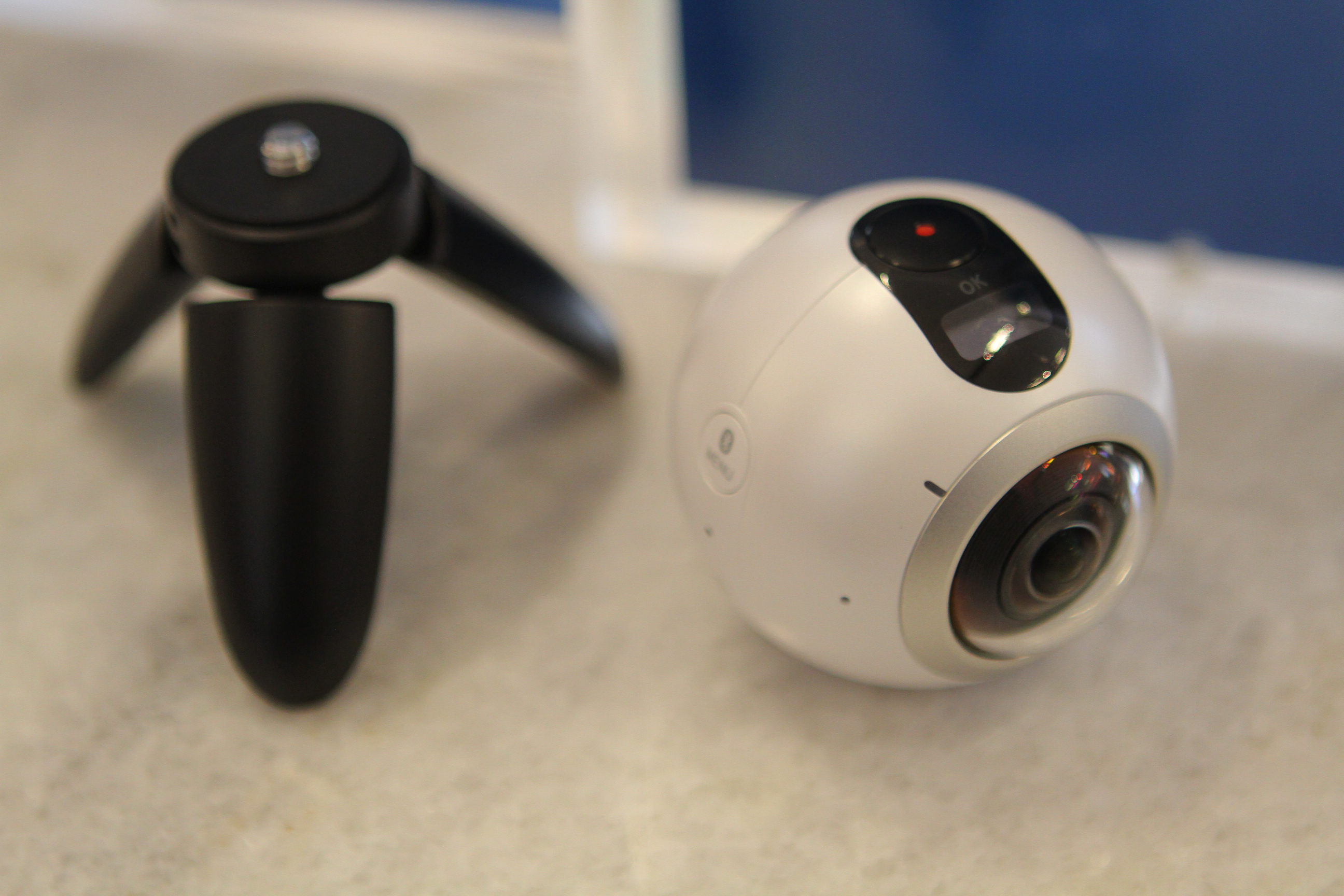 Samsung Gear 360 camera separated from its tripod mount.